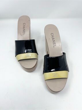Chanel Two Tone Patent Leather CC Platform Slide Wooden Clog Sandals Size 37.5